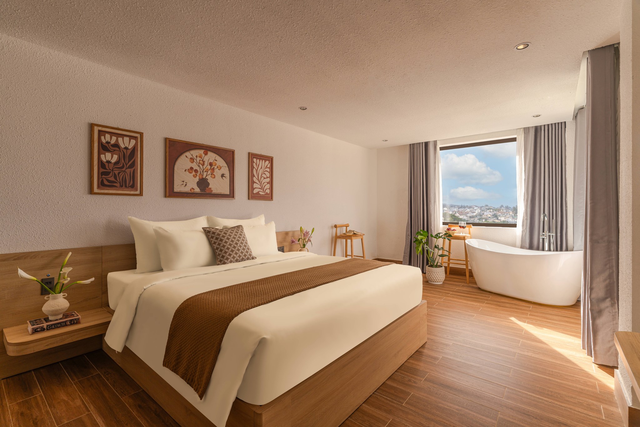 Premier Double with Bathtub - DAWN Hotel Dalat
