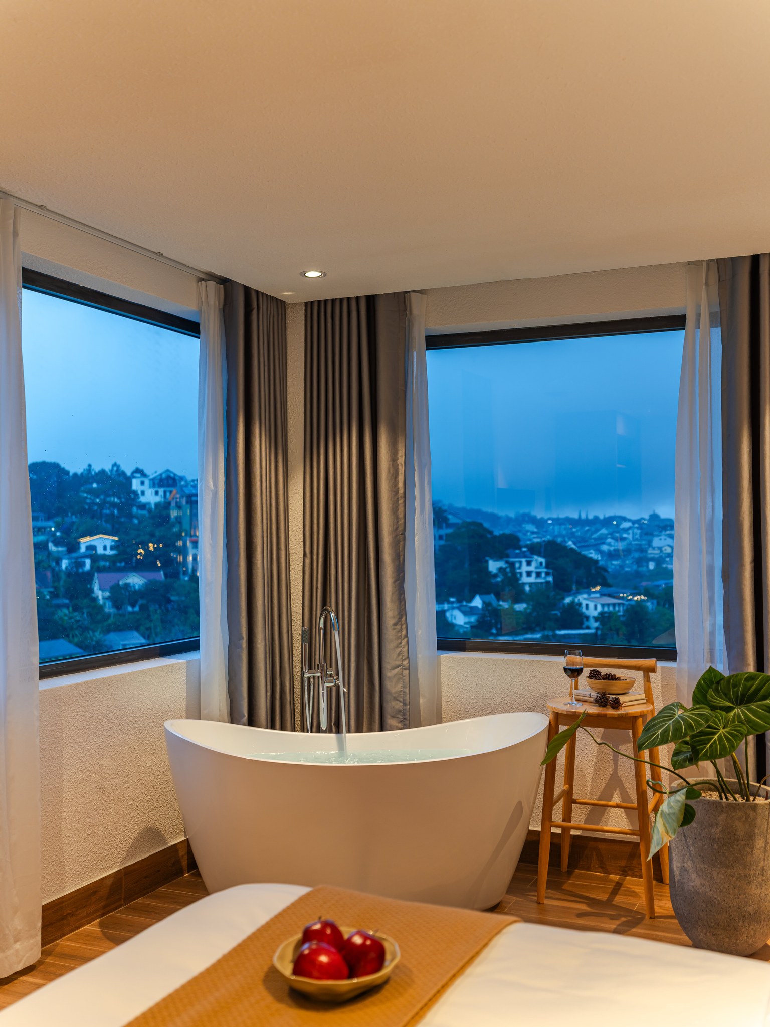 Premier Double with Bathtub - Ảnh thực tế 6