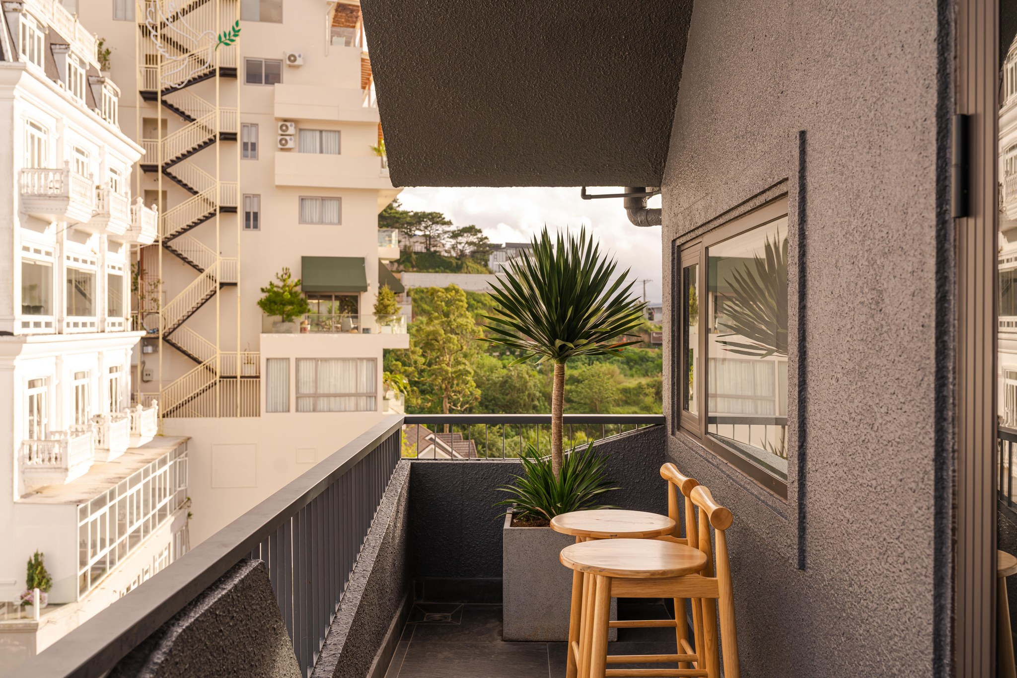 Suite Balcony City View - Ảnh thực tế 6