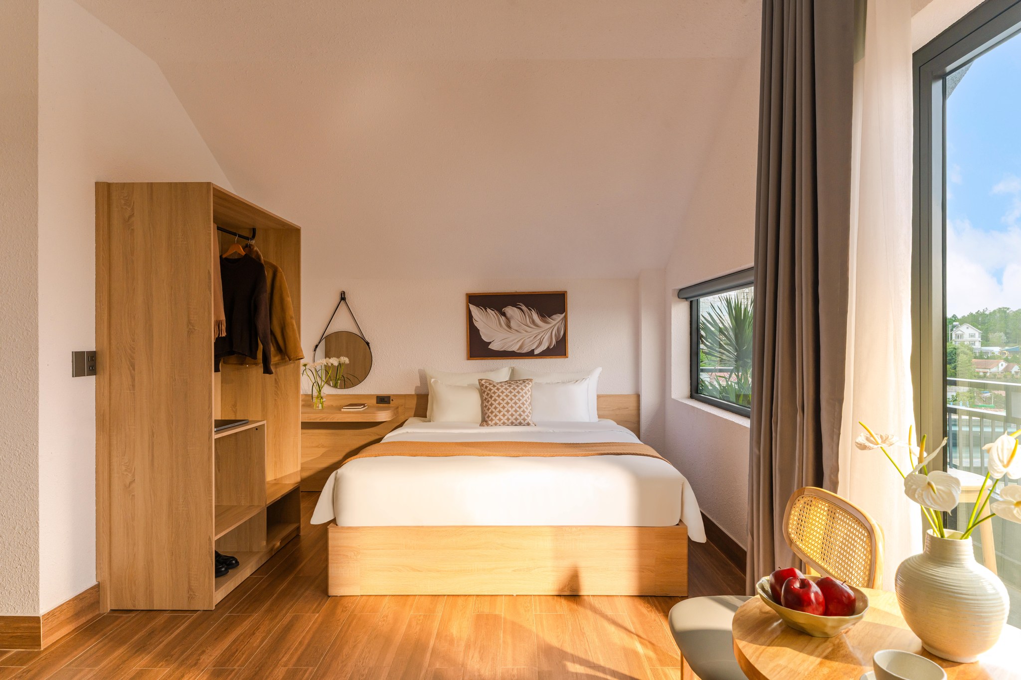 Góc Nhìn Phòng Ngủ Hướng Đồi Thông - DAWN Hotel Dalat